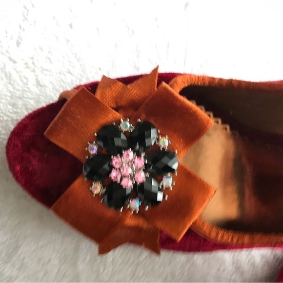 Poetic License Dazzling heels grape velvet and rhinestone pumps. Size 8. - Picture 3 of 8